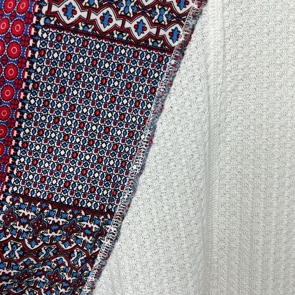 In Loom Womens Top M Cream Blue Red Waffle Knit Boho Sleeves Smocked Cuffs Soft - Picture 10 of 13